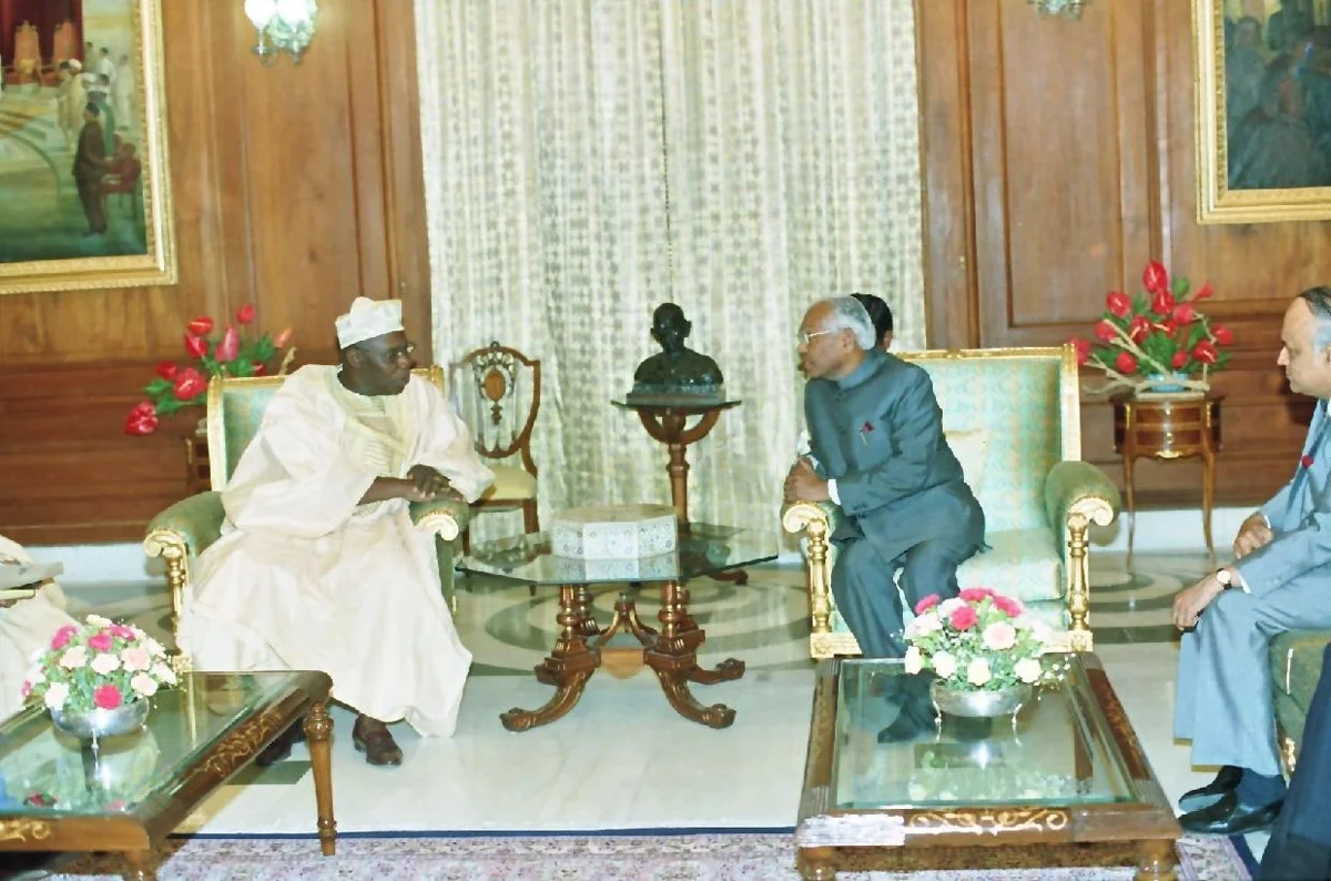 President-elect Olusegun Obasanjo meeting India’s president, 16 April 1999, before the civilian handover in May.