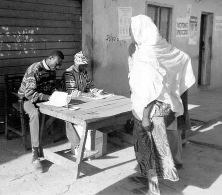 Voting during Nigeria’s 1999 election.